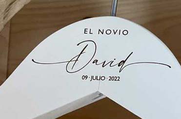 Percha Personalizada – Nombre Grabado