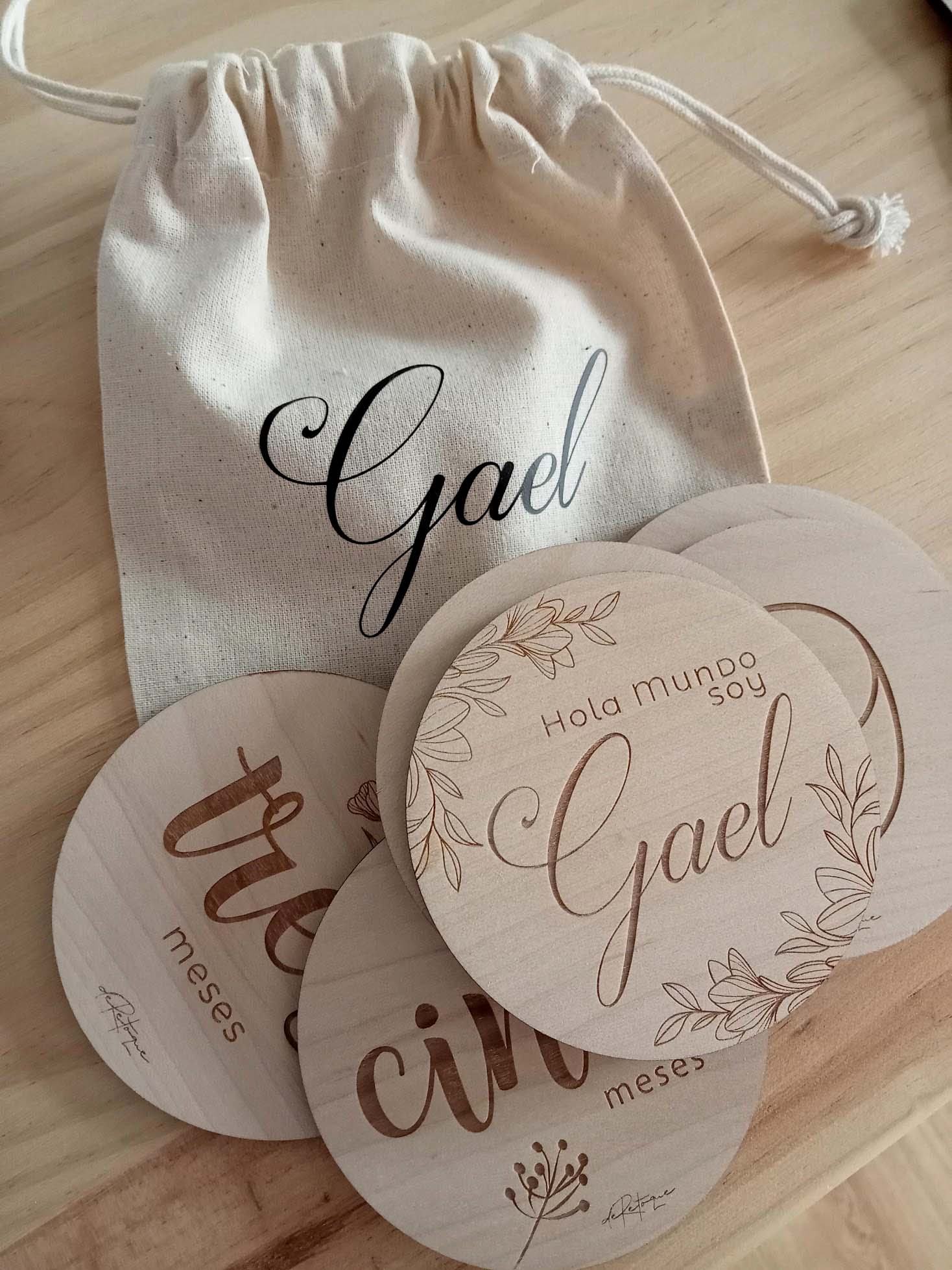 Cumplemeses Redondos de Madera Personalizados